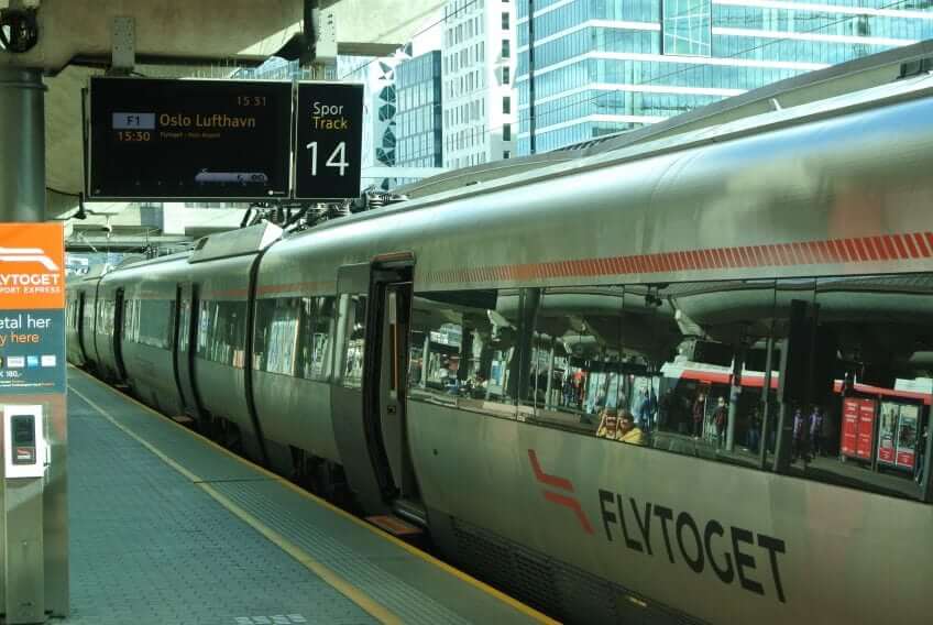 Flytoget - Airport Express Train – Oslo - Empfehlungsportal - Reisen ...